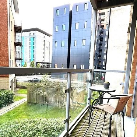 2 Bed Ensuite With Balcony And Free Onsite Secure Parking Manchester Exterior photo
