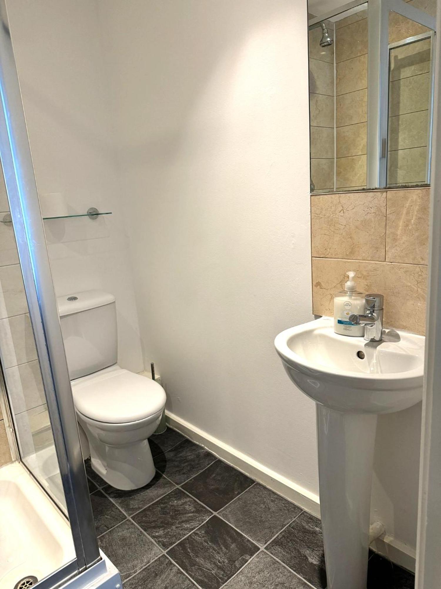 Appartamento 2 Bed Ensuite With Balcony And Free Onsite Secure Parking Manchester