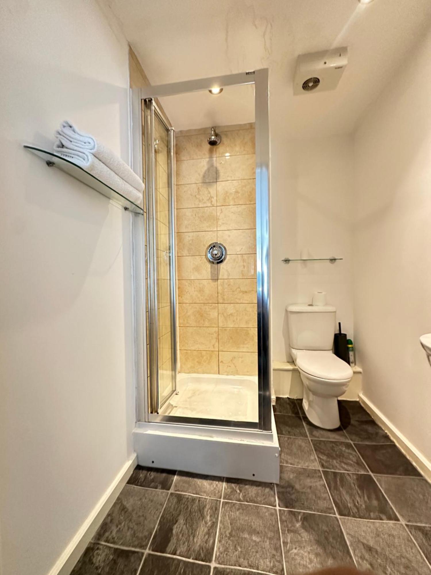 Appartement 2 Bed Ensuite With Balcony And Free Onsite Secure Parking *