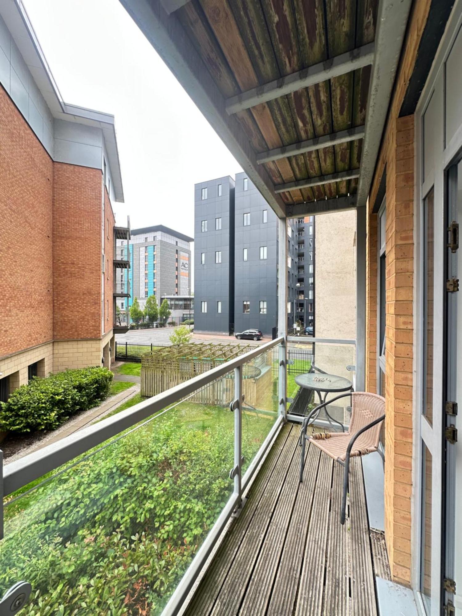 2 Bed Ensuite With Balcony And Free Onsite Secure Parking Appartement