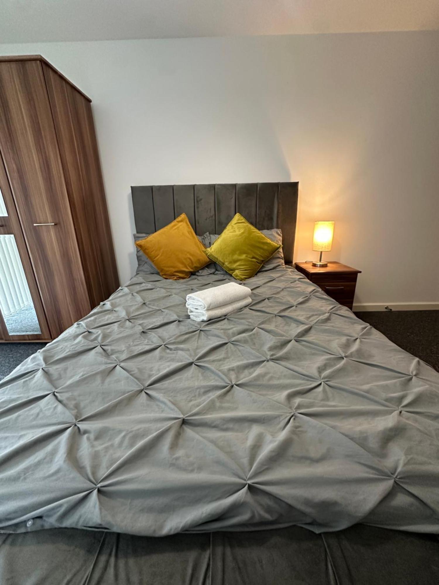 2 Bed Ensuite With Balcony And Free Onsite Secure Parking * Manchester