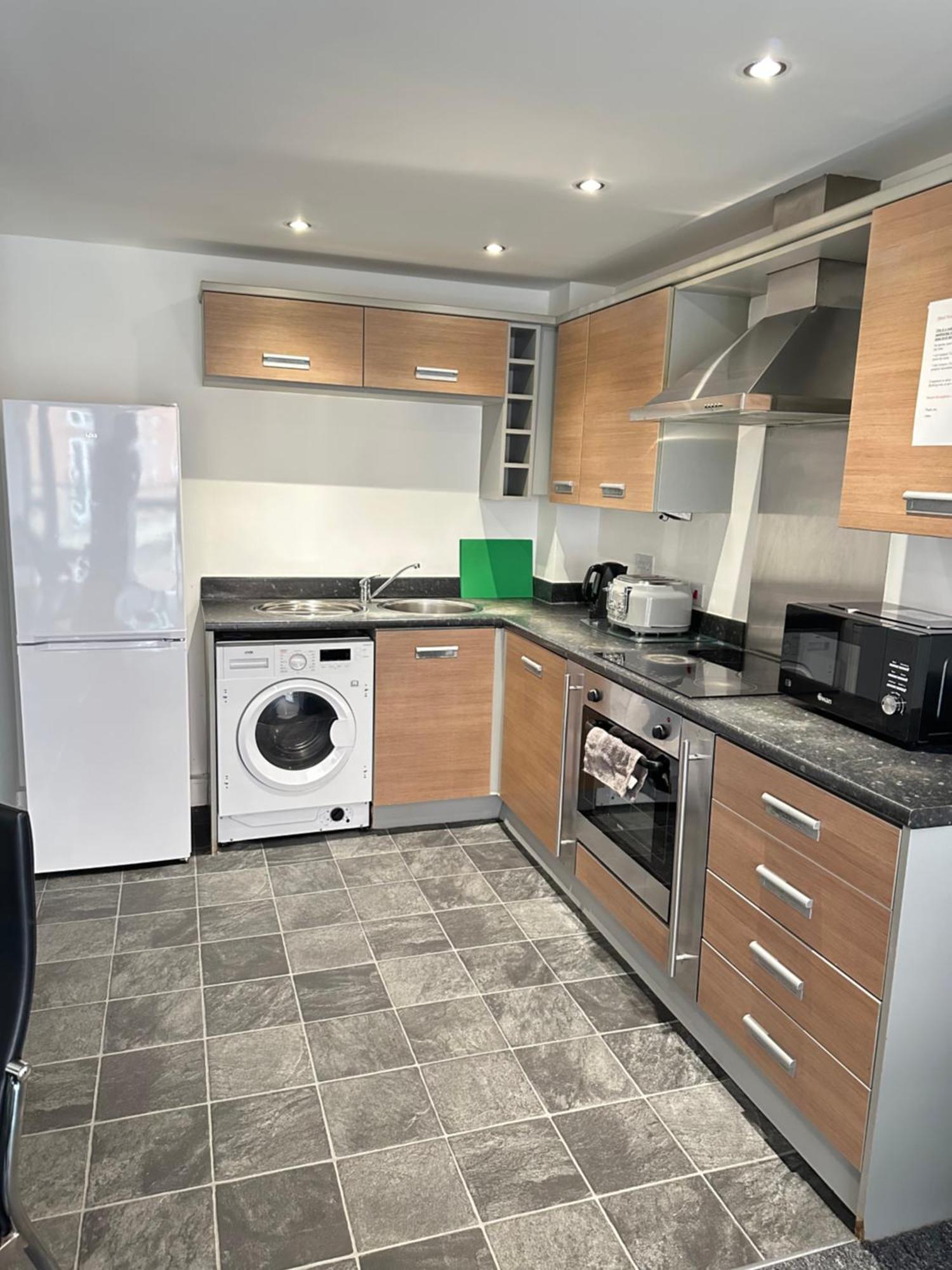 2 Bed Ensuite With Balcony And Free Onsite Secure Parking Manchester