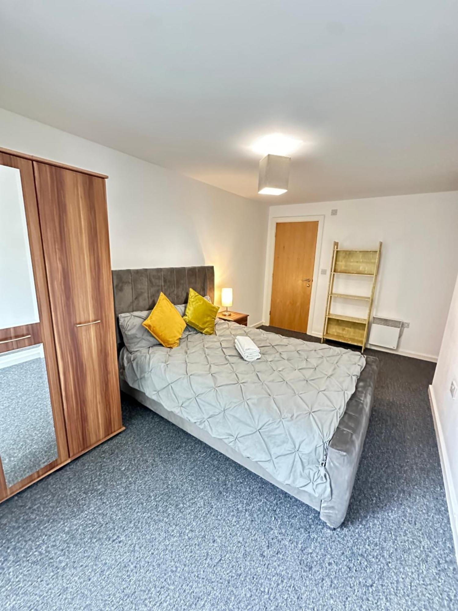 Appartement 2 Bed Ensuite With Balcony And Free Onsite Secure Parking *